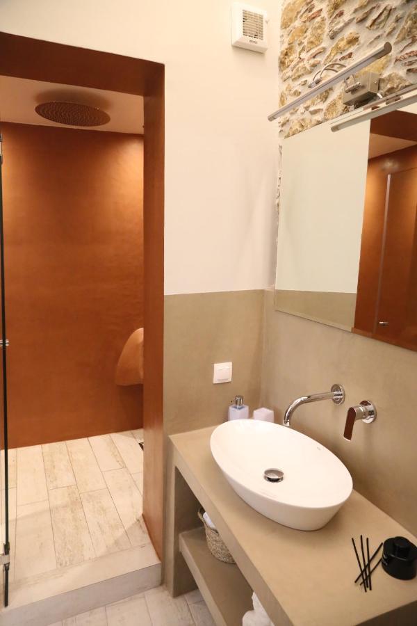 One Suite Syros 埃尔莫波利斯 外观 照片